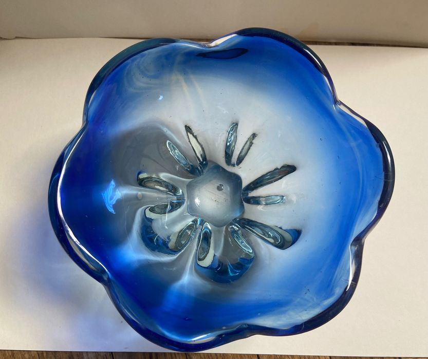 Конфетница Гута стеклянная синяя СССР.