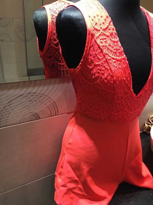 Kombinezon krótki neonowy z koronką, głęboki dekolt rozm.M