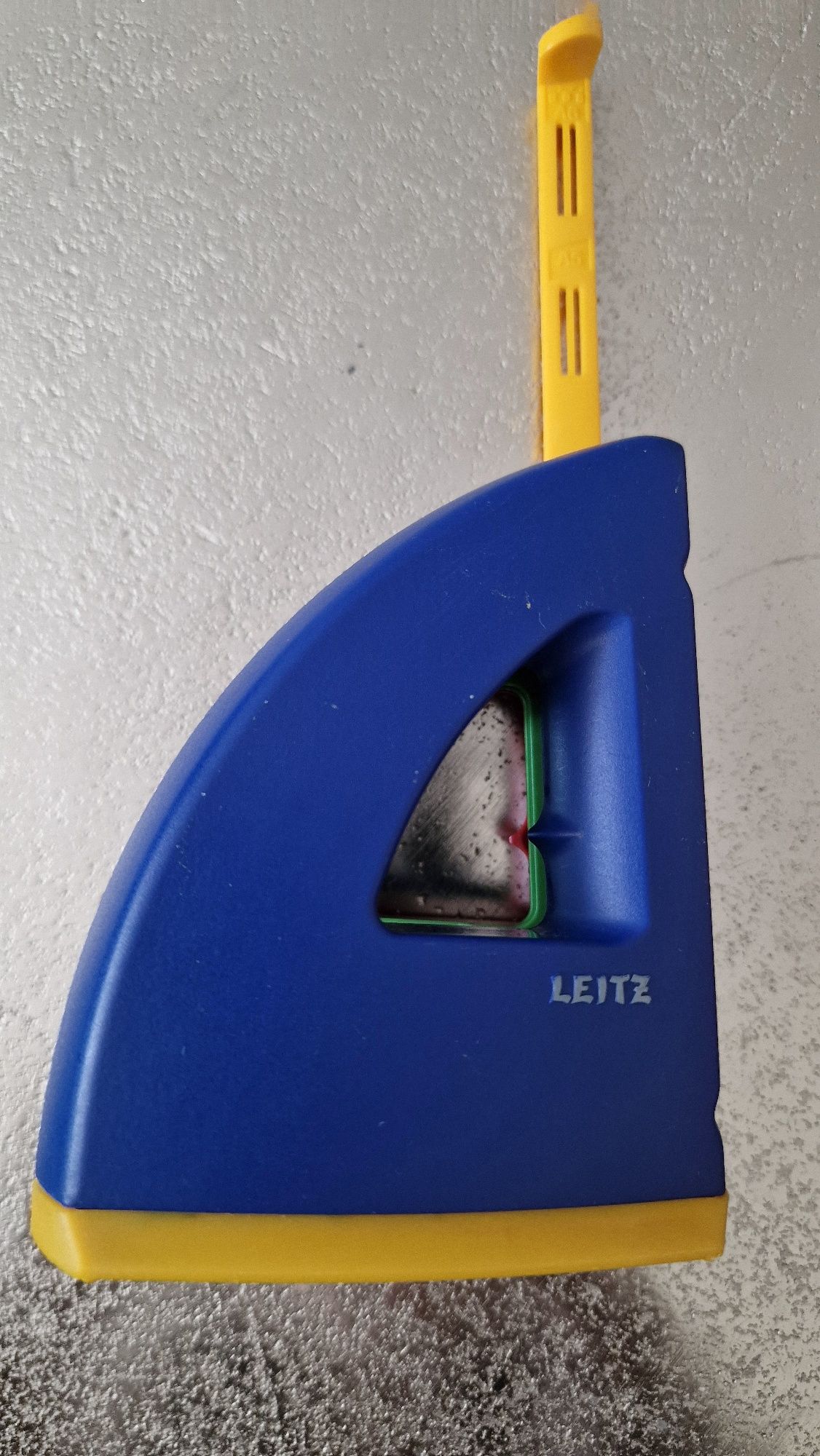 Dziurkacz LEITZ  czterokolorowy