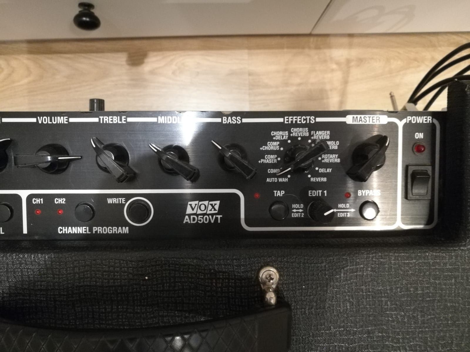 legendarny wzmacniacz gitarowy VOX AD50VT