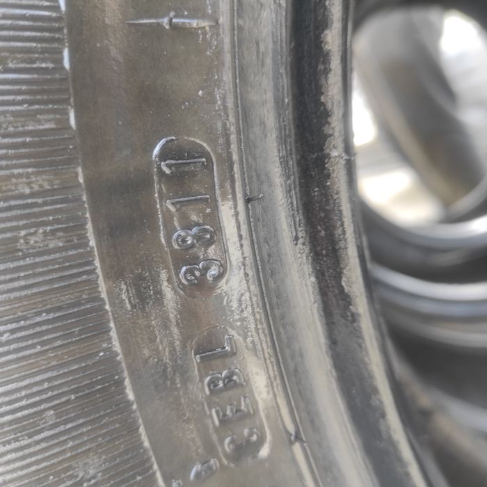 Шина зима  255/55 R18   .