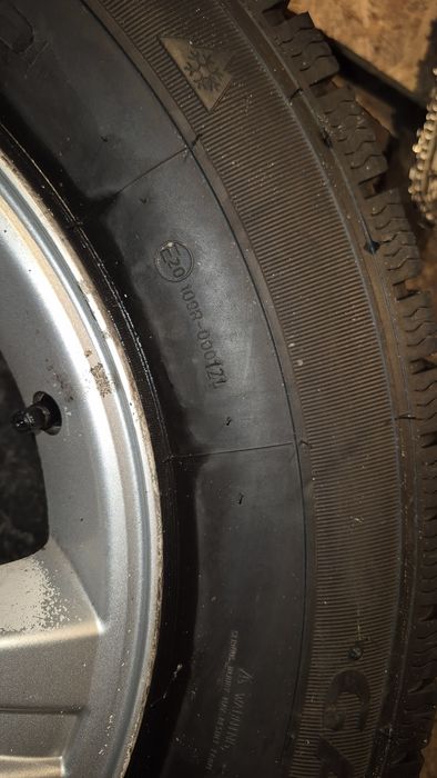 Продам резину 235/65/16 c