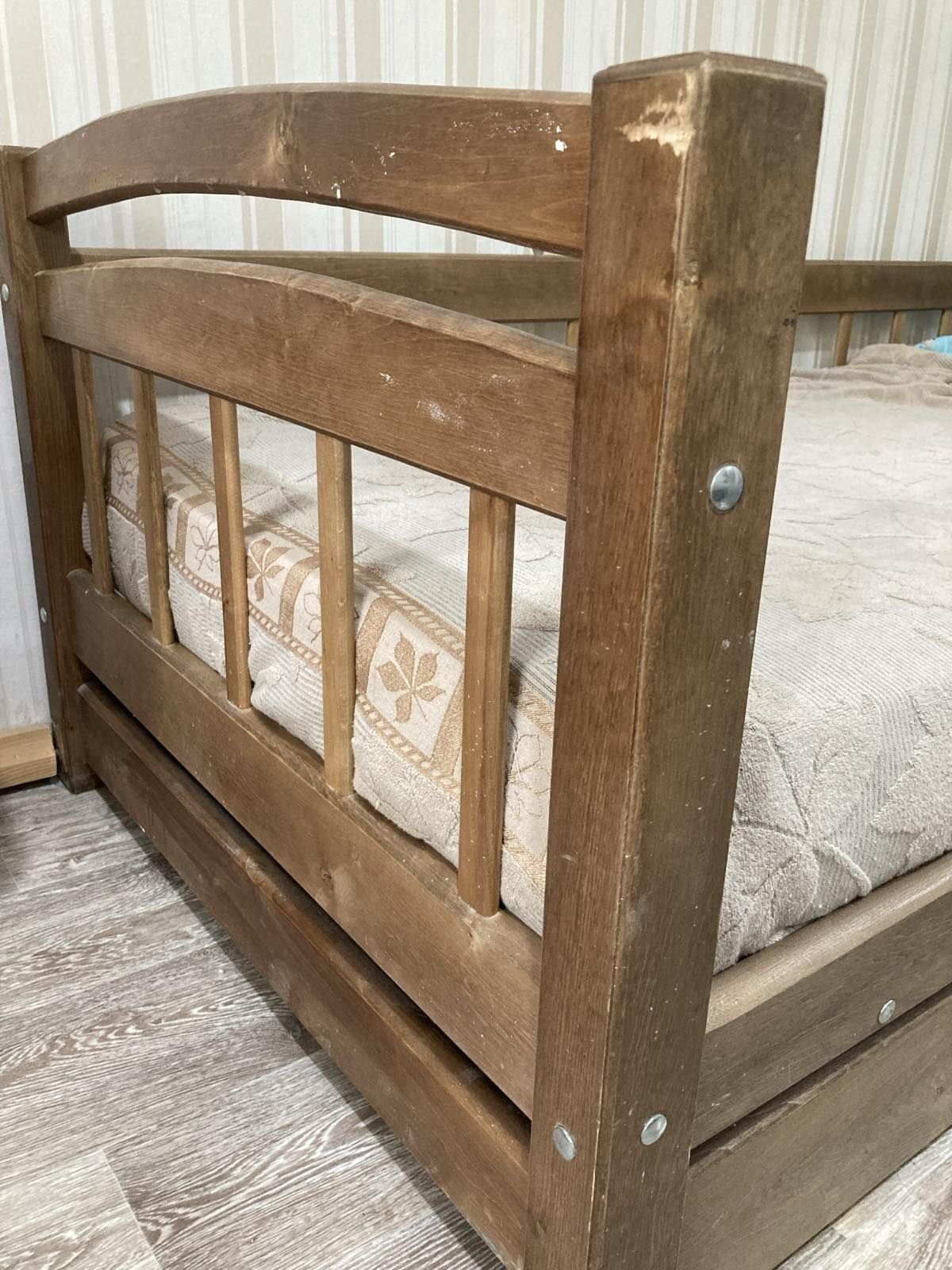 Продам дерев'яне ліжко
