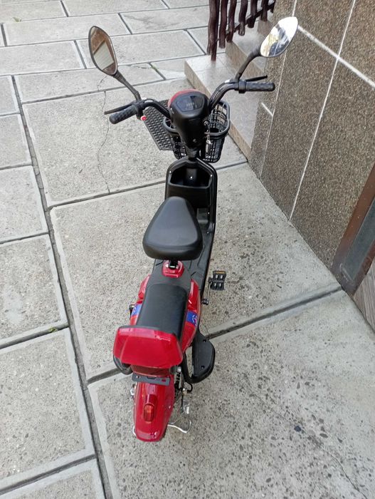 Продам електро скутери всі деталі за телефоном +380 97 782 3292