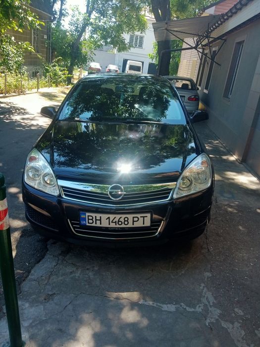 Продам автомобиль Opel Astra H 2007 год.Вложений не требует.