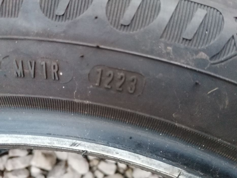225/55/17 Goodyear 2023 rok wielosezonowe całoroczne