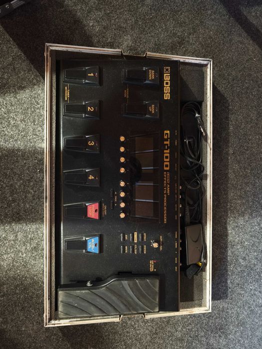Boss GT-100 + Flight Case + Transformador + Pack de Timbres
