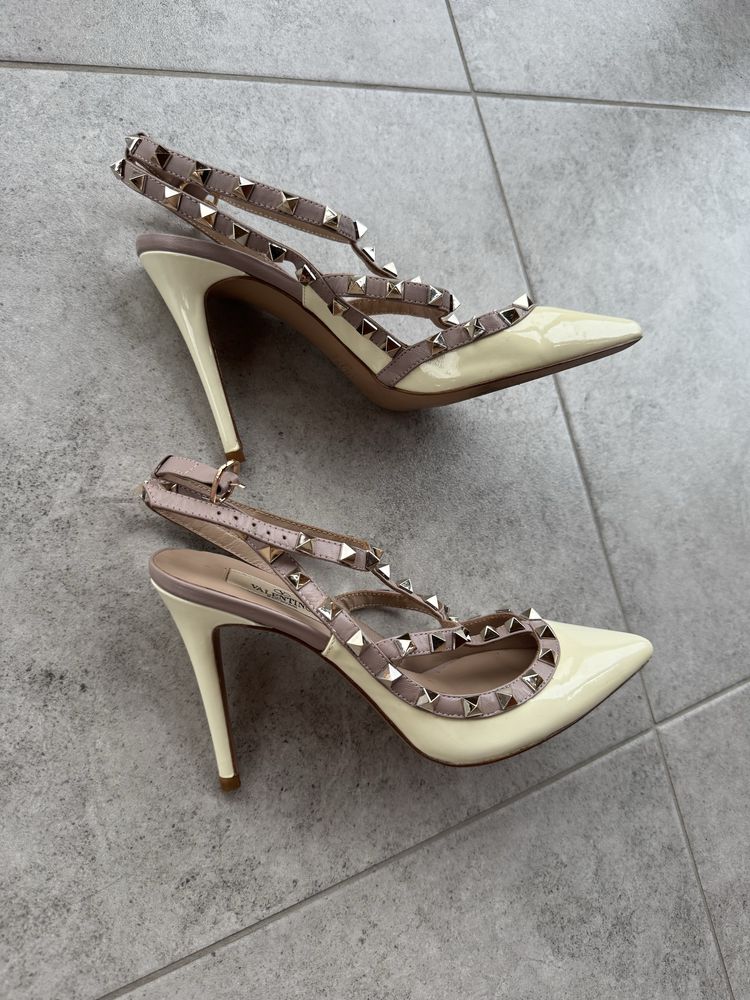 Туфлі Valentino.