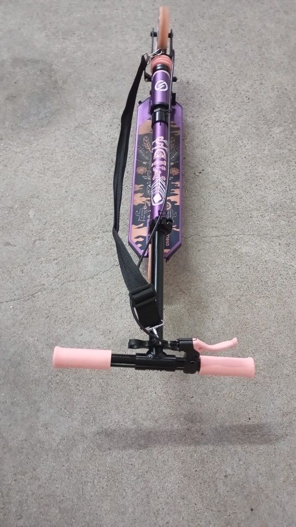 Trotinete lilas como nova