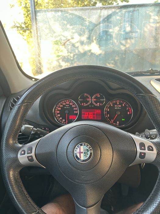 Alfa Romeo 1,6 benzyna 2009