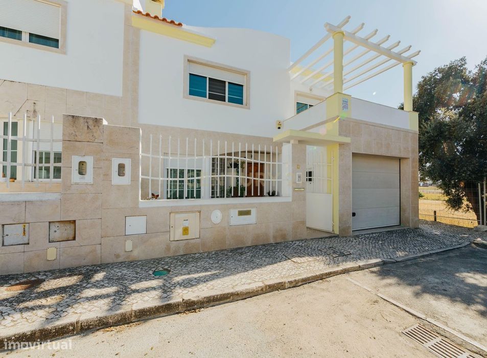 Moradia T4 em Santo António da Charneca, Barreiro