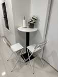Conjunto de mesa e cadeiras altas IKEA