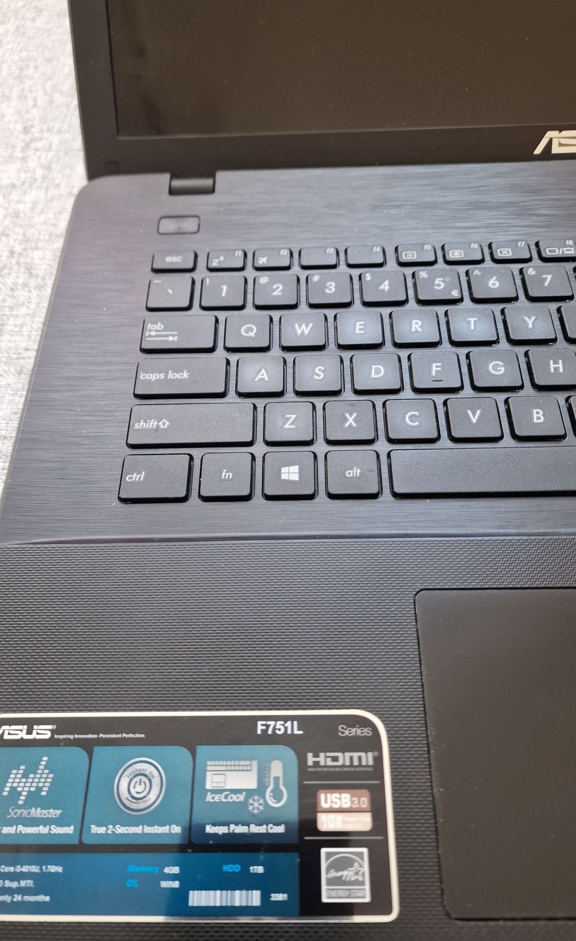 Laptop ASUS F751L 17.3"