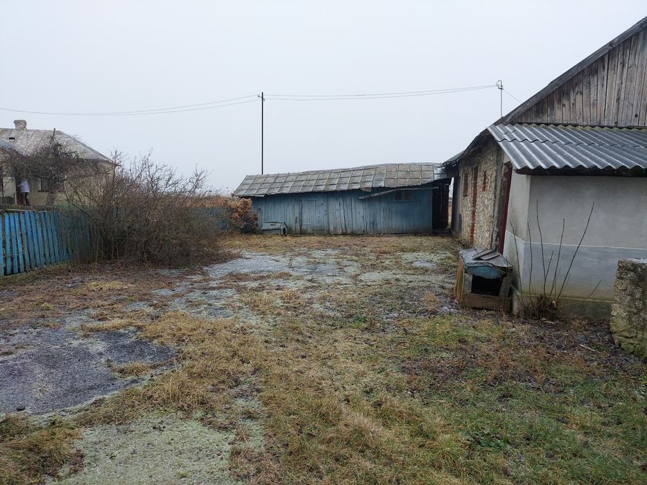 Продаж будинку з літньою кухею і прибудовами