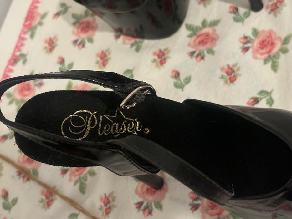 sandália PLEASER linda, de pole dance preta, quase nova