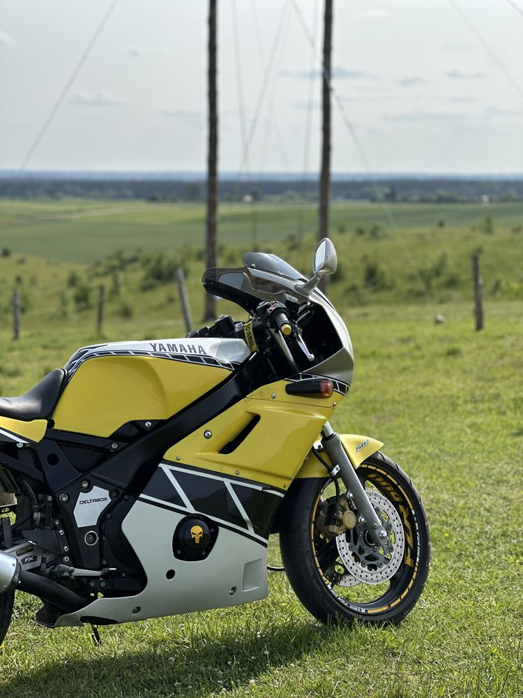 Yamaha FZR400RR FZR