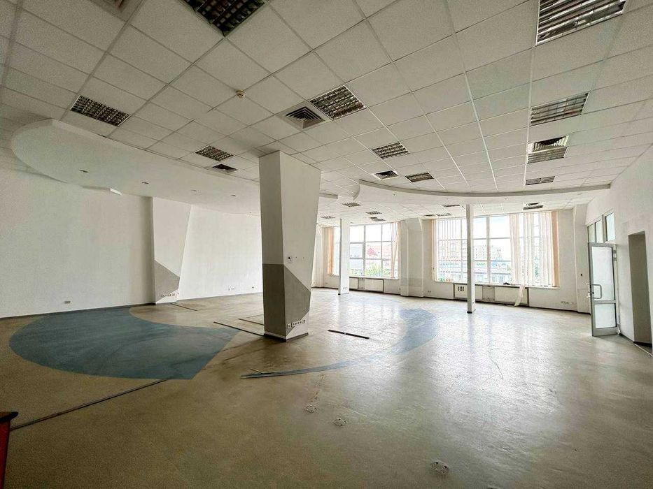 Оренда офіс, зал 15-185 м.кв. біля метро
