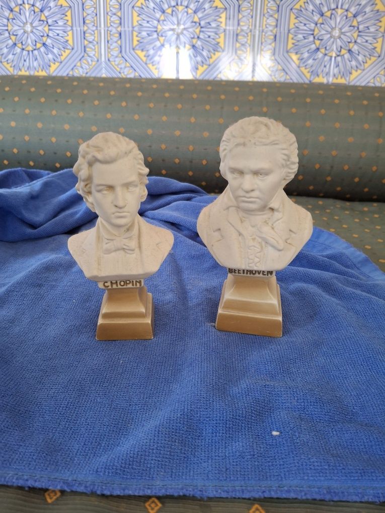 Bustos de Beethoven e Chopin