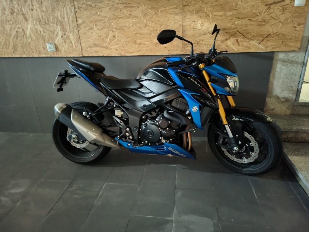Suzuki gsxs 750cc