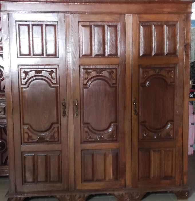 Guarda roupa em madeira