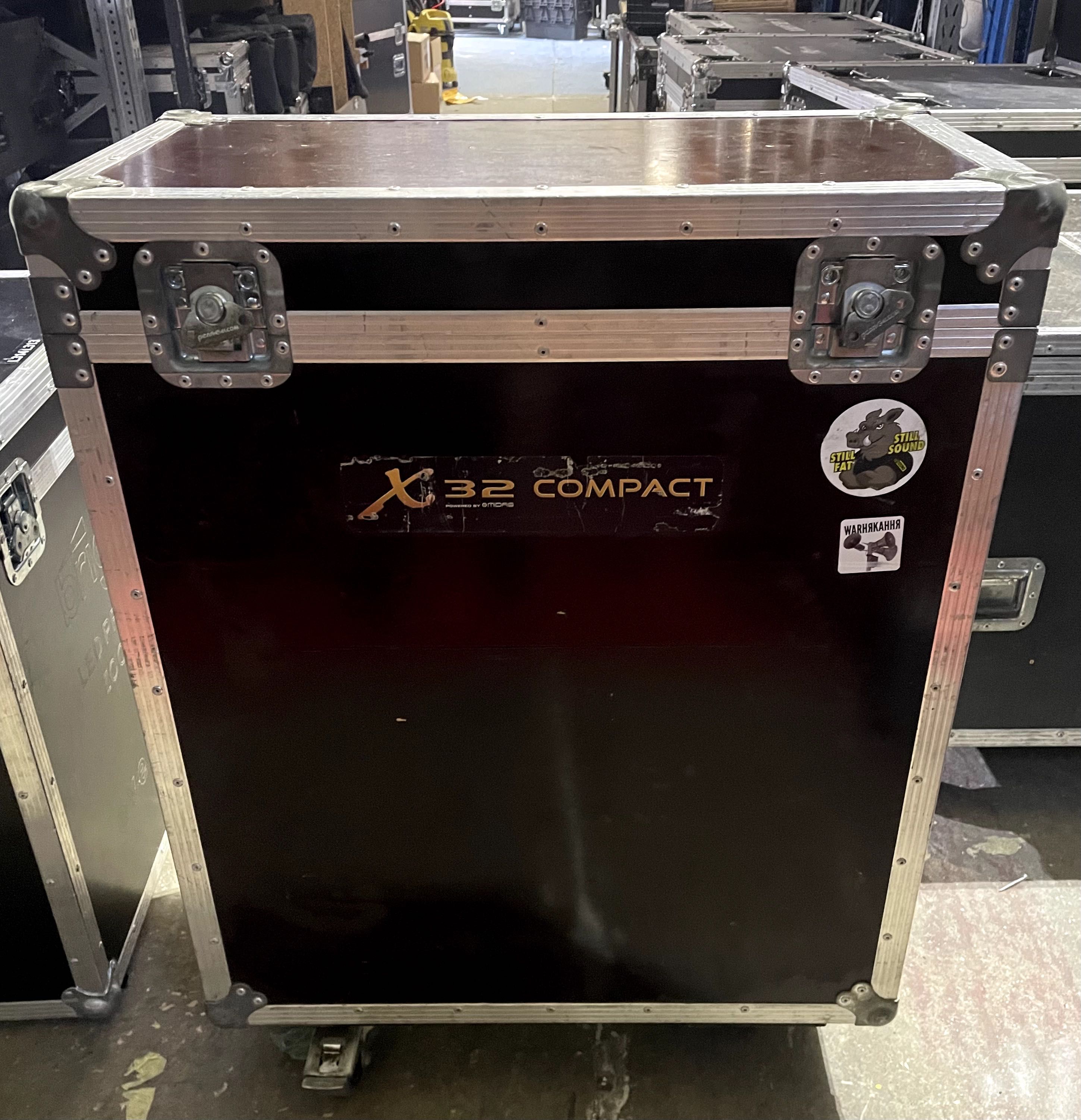 Behringer X32 Compact z kejsem + Stagebox S16