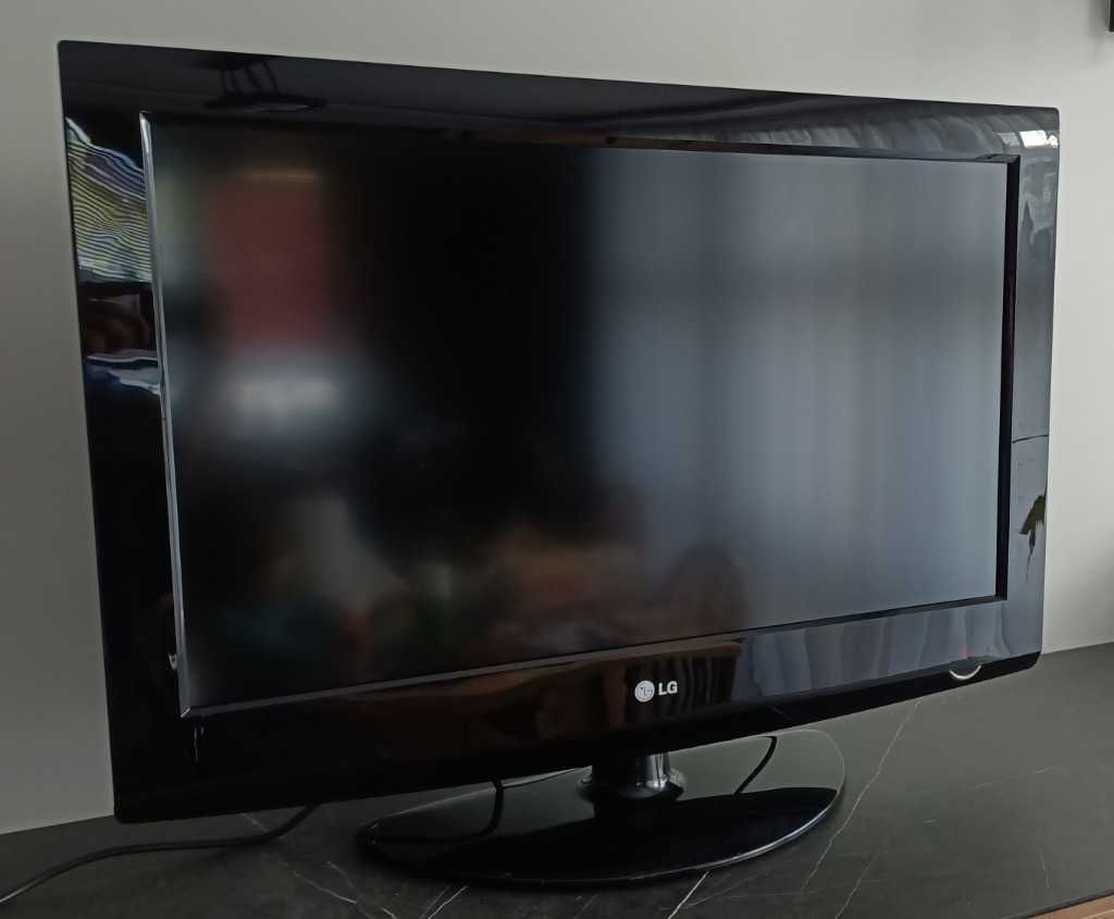 2 - TVs LG- 32 Polegadas (excelente estado) com comandos, bases, cabos
