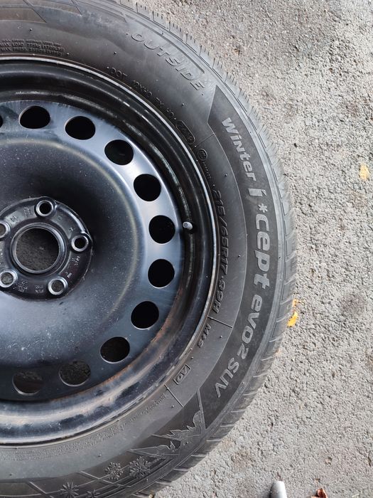 Opony zimowe 215/65R17  na felgach stalowych
