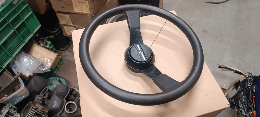 Fiat 126p kierownica nowa oryginalna FSM kompletna