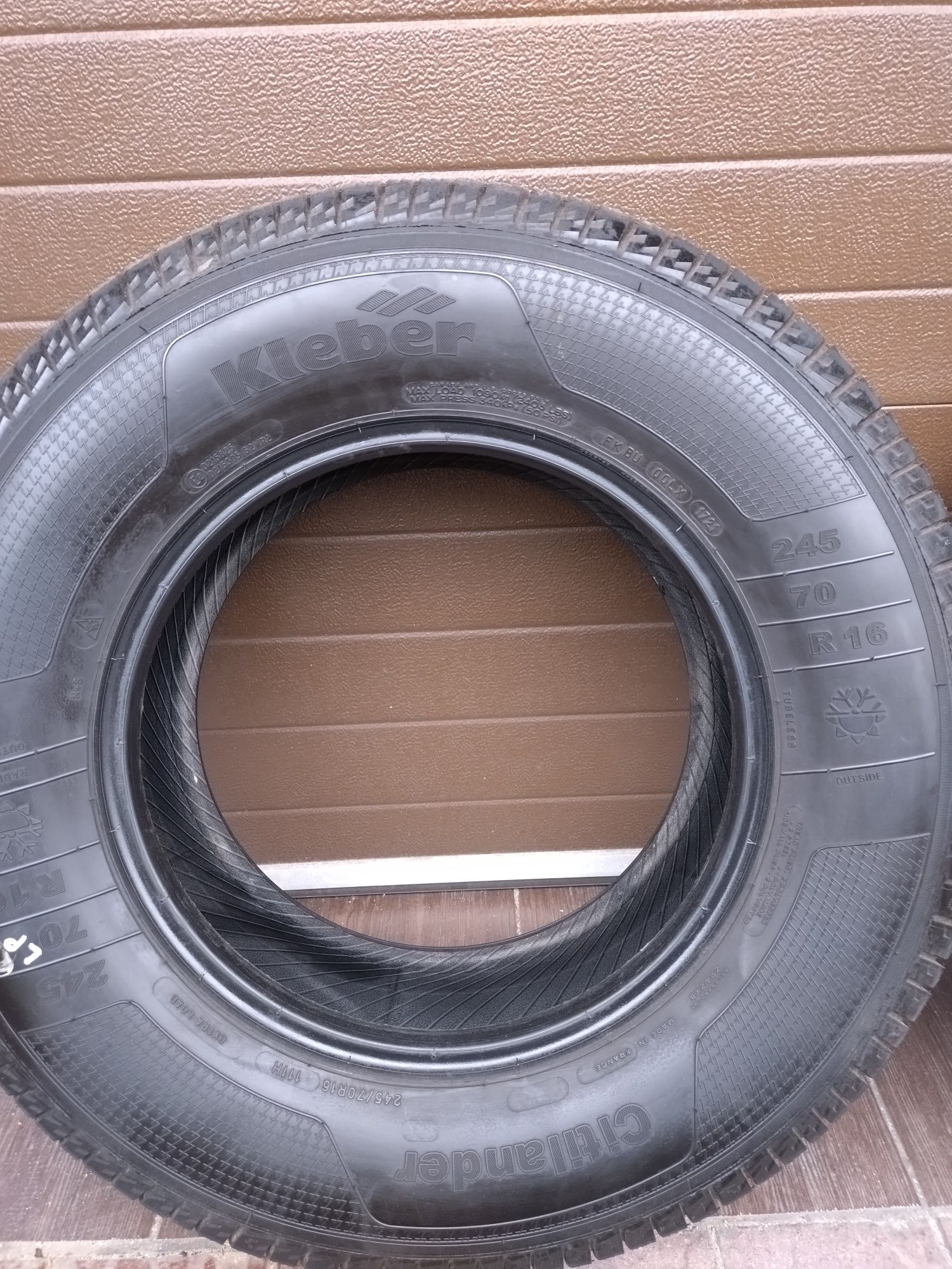 Opony wielosezonowe 245/70r16