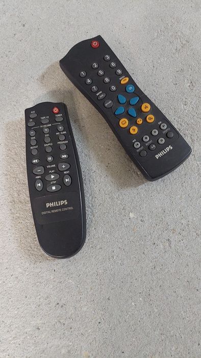 2 Philips Remote Controls64297765678083121
