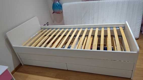 Cama IKEA com  2 camas 90x200, 2 gavetas, 2 estrados e 1 colchão