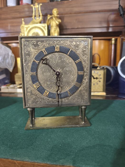 Stary zegar mosiężny