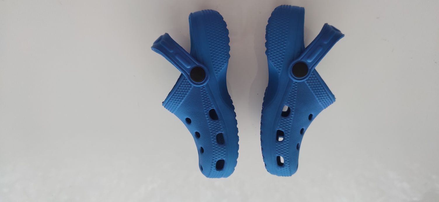 Sandałki klapki dziecięce niebieskie crocs 25