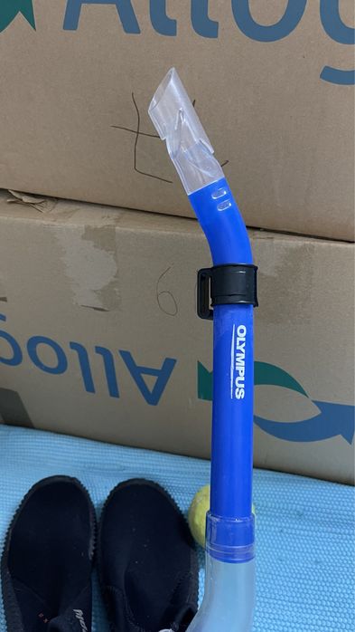 Mascara de mergulho ou piscina nova com tubo,