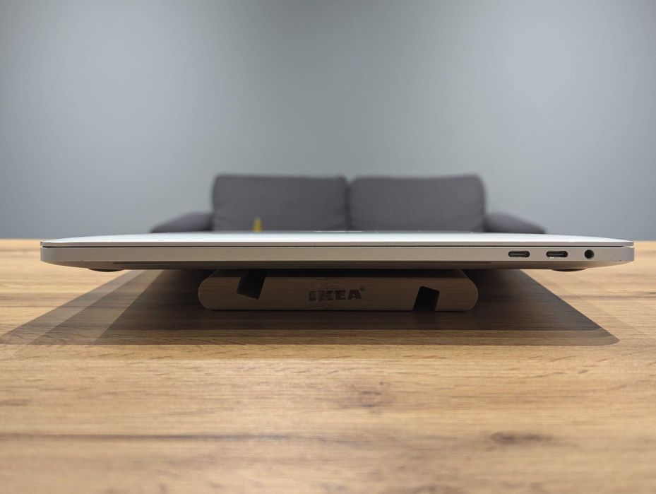 Macbook pro 15 2017 i7 2.8ghz 16/256gb pro 555 2gb