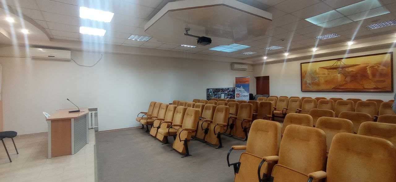 Коммерческое помещение 1600м2 .Центр города. Фасад.