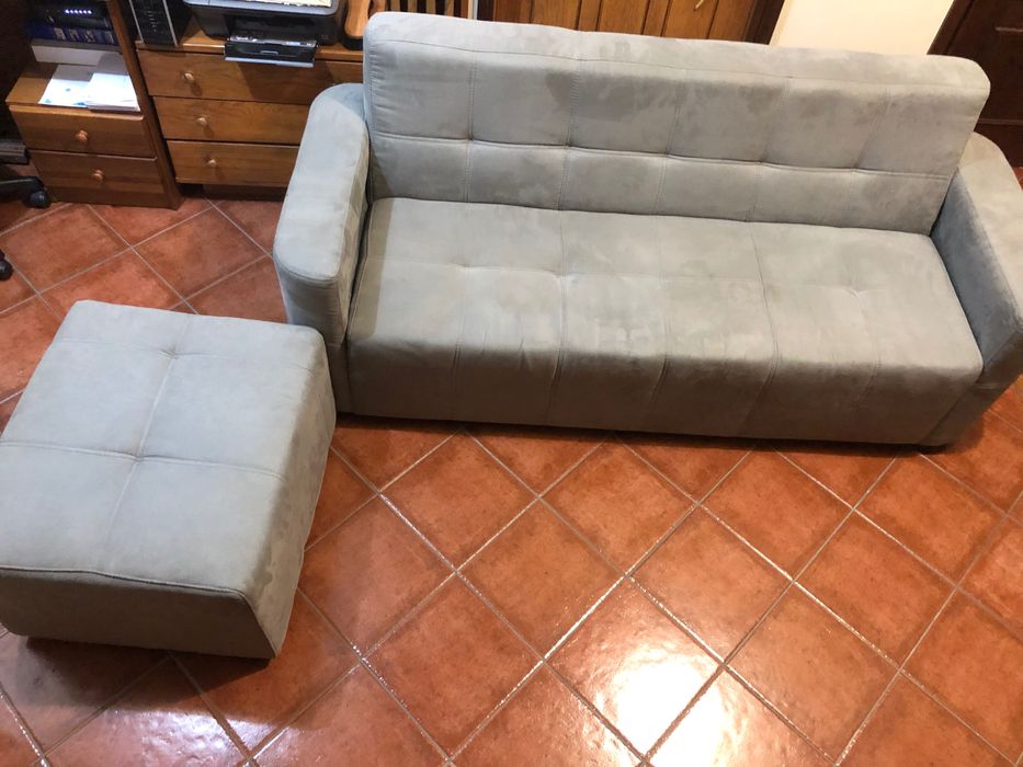 Conjunto 2 sofás + repousa-pés