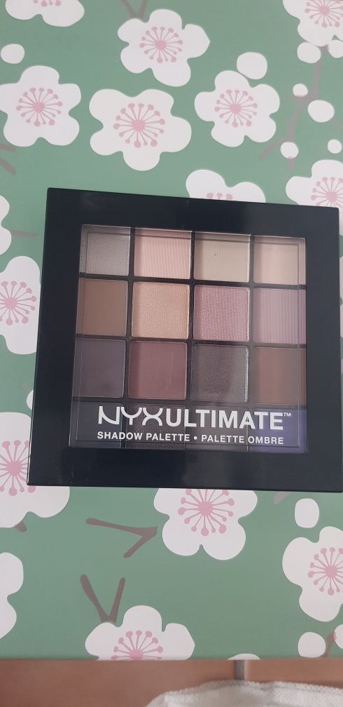 nyx ultimate shadow palette, różne kolory