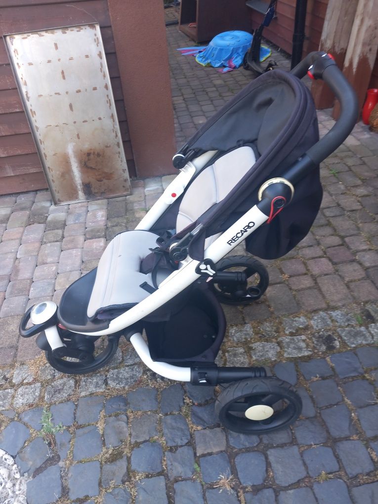 Spacerówka Recaro 3 kolowy ze światłem