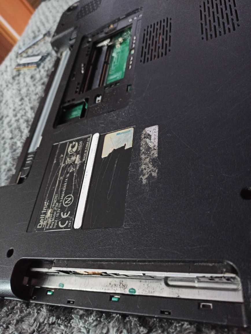 Dell laptop uszkodzony na części