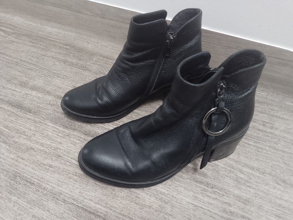 Sprzedam skorzane damskie botki rozmiar 37 firmy Messi.