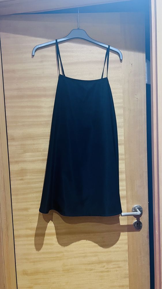 Vestido preto curto