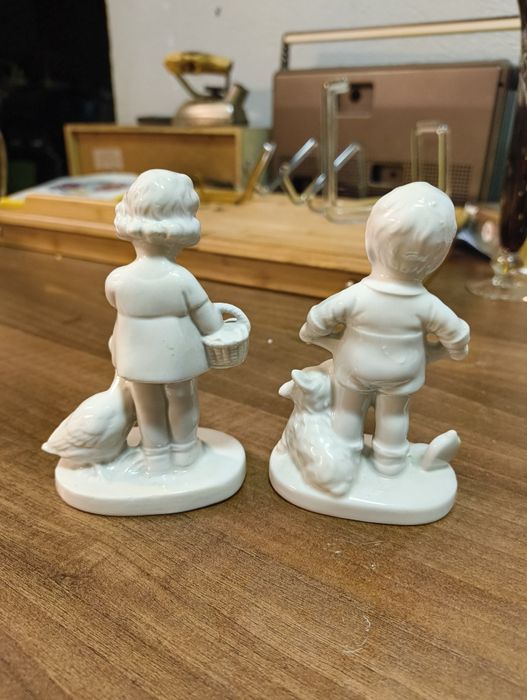 Dziewczynka i chłopiec figurki