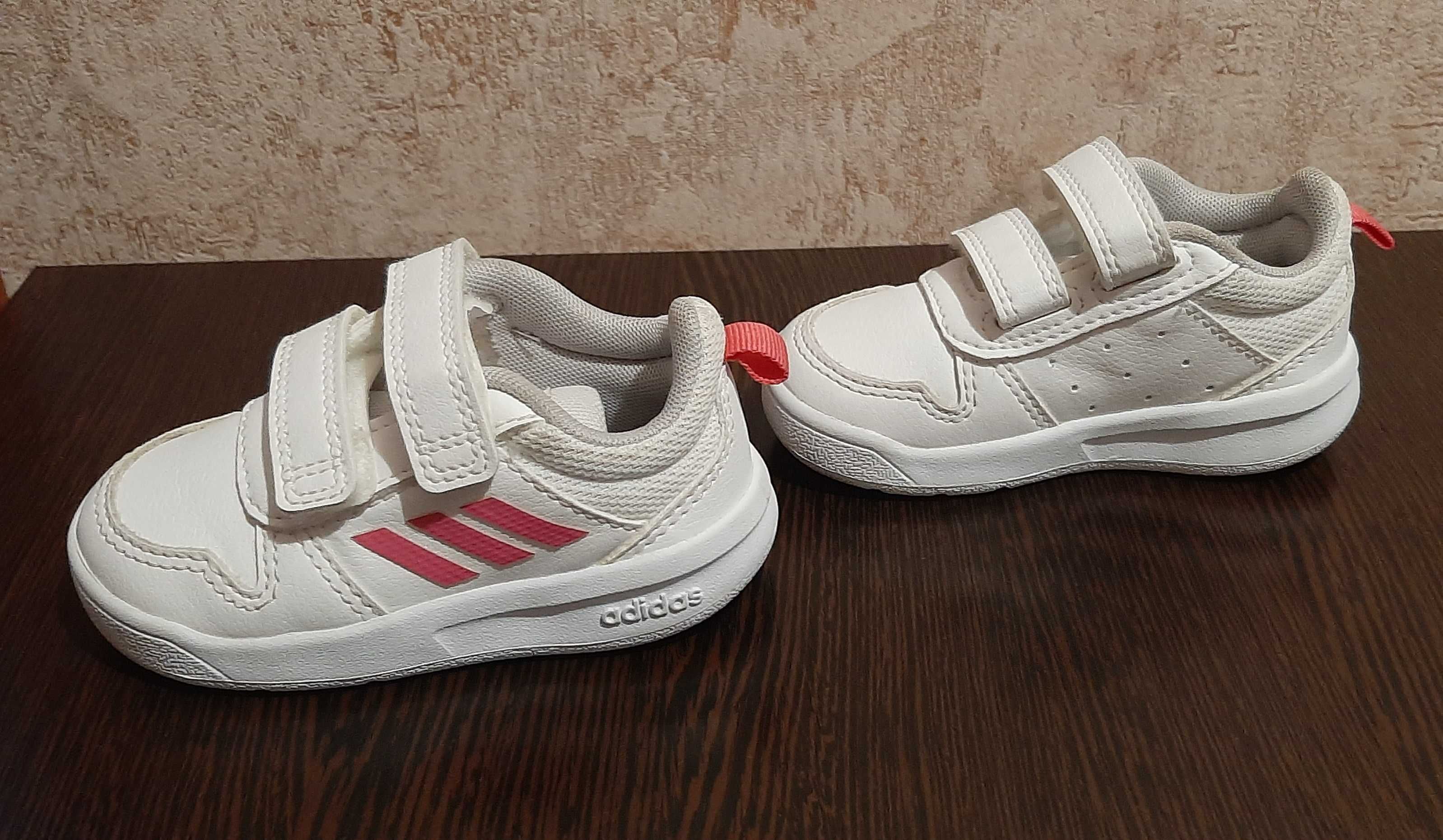 Кросівки для малишів adidas