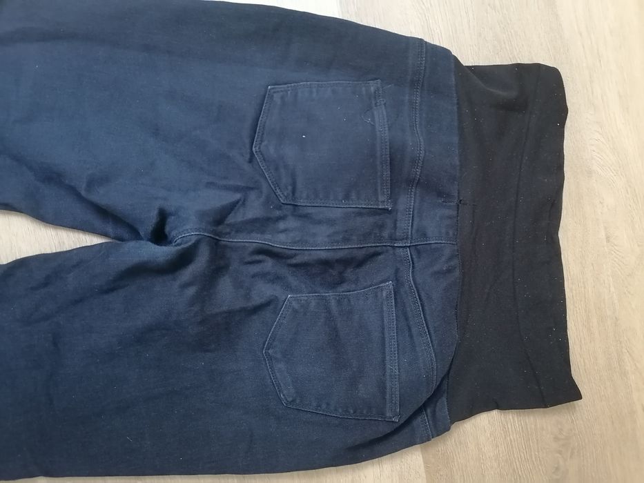 Wygodne spodnie ciążowe dżinsy granatowe rurki