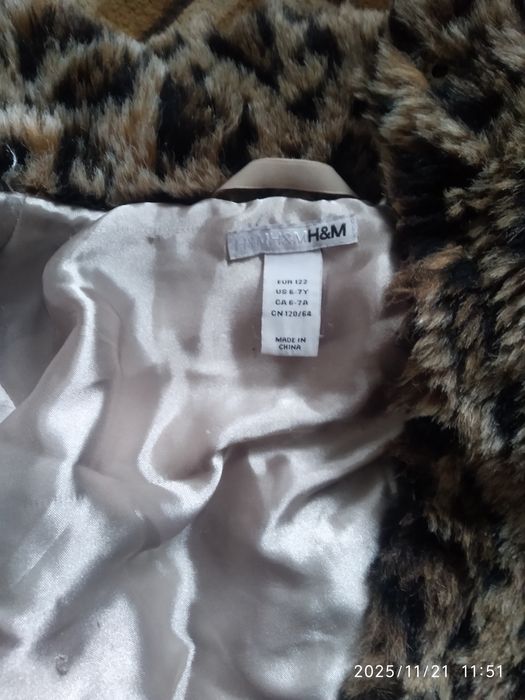 Віддам куртки на дівчинку