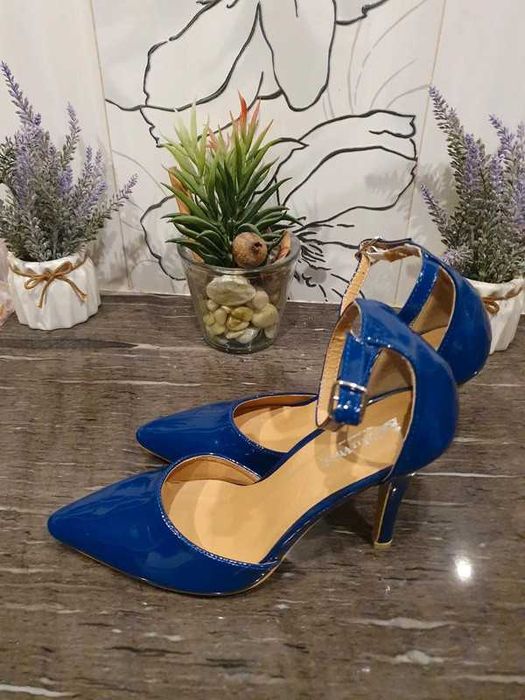 Szpilki lakierki granat