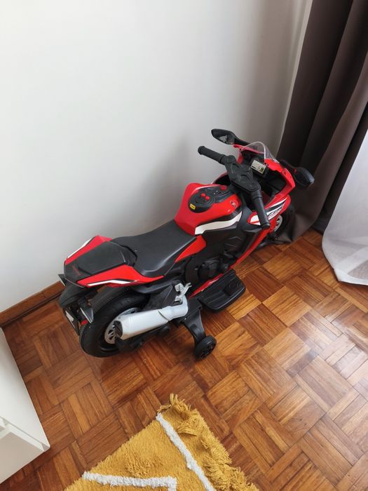 Mota elétrica de criança