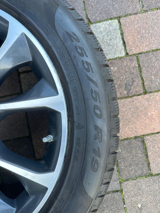 Opony zimowe z felgami BMW