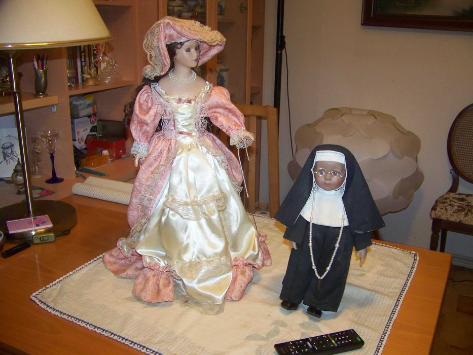 bonecas de loiça - dama antiga e freira